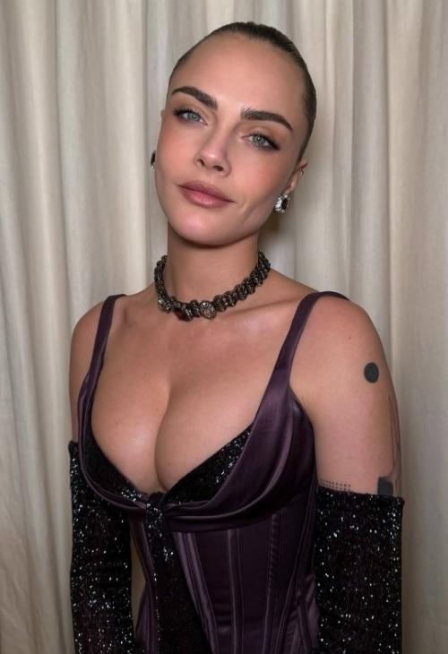 Она грудь сделала? 02