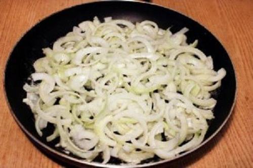 Бефстроганов.  Ингредиенты:   Говядина - 700 г. 05