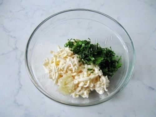 Рулет яичный с сыром и крабовыми палочками. 05