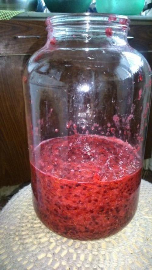 Клюквенная наливка.  Активное время готовки 15 мин + время на настаивание. 03