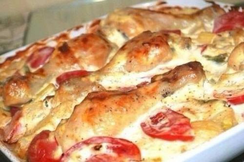 Куриные голени с овощами в сметанном соусе. Куриные голени с овощами в сметанном соусе.
