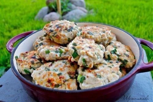 Рубленые куриные котлеты.

