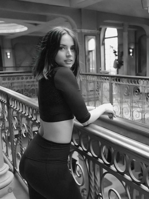 Бен аффлек жалеет о своем выборе: по слухам, он сожалеет о возобновлении отношений с Дженнифер Лопес после расставания с аной де Армас. 01