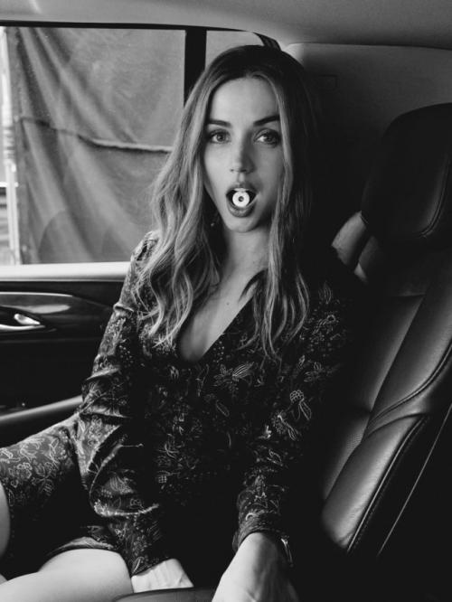 Бен аффлек жалеет о своем выборе: по слухам, он сожалеет о возобновлении отношений с Дженнифер Лопес после расставания с аной де Армас. 02