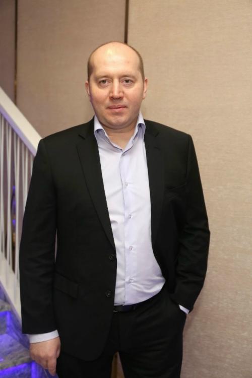 На концерте в Абу - даби Сергей бурунов неожиданно оказался в одной ложе с Джейсоном стэйтемом и даже получил от него знак одобрения. 01