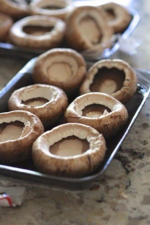 Фаршированные грибы в беконе. 01 Фаршированные грибы в беконе. 01