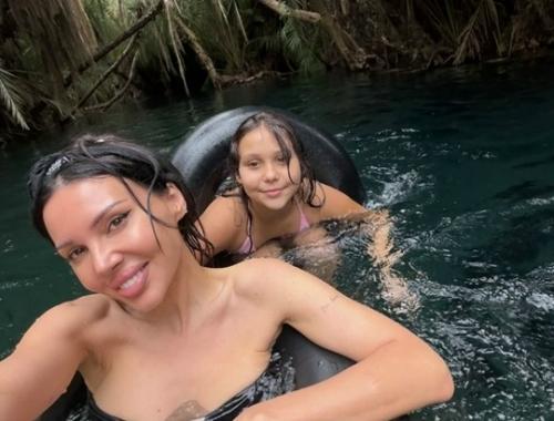 Оксана самойлова устроила эффектную фотосессию в Африке.
