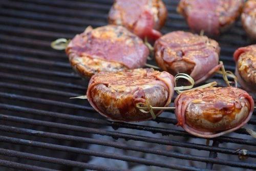 Фаршированные грибы в беконе. 02 Фаршированные грибы в беконе. 02