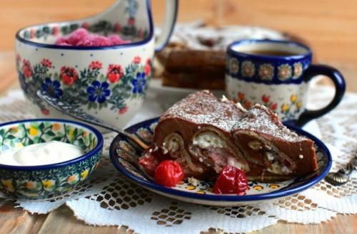 Блинный торт с шоколадной заливкой. Блинный торт с шоколадной заливкой.