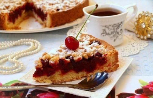 Песочный пирог с вишней.

