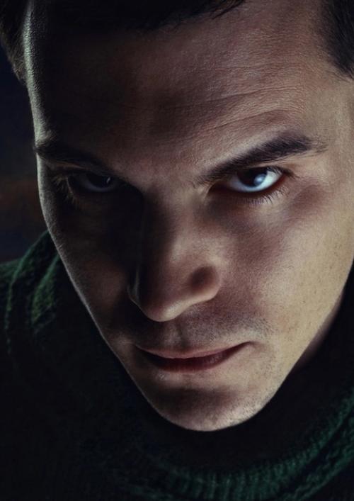 Иван Янковский в специальной промо - фотосессии для нового сериала Аутсорс, который сейчас является самым популярным среди российских зрителей. 02