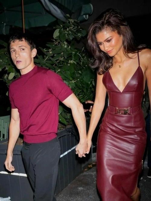 Том холланд в очередной раз доказал, что его любовь к зендее выше амбиций. 01