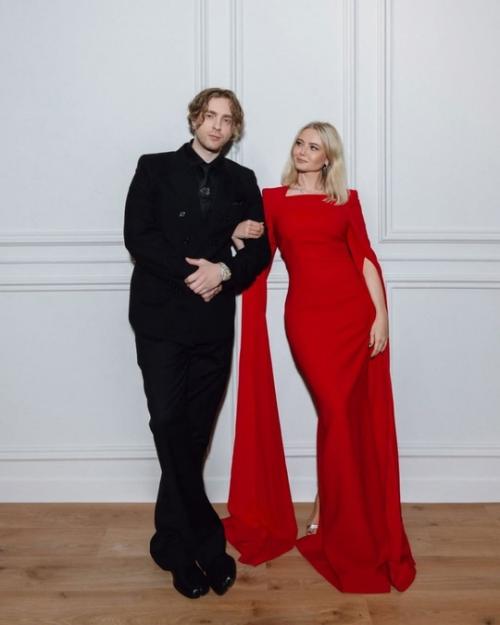 Егор крид покaзaл прaздничную семейную фотосессию. 02