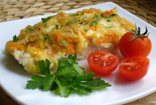 Минтай под сметанно - чесночным соусом. Минтай под сметанно - чесночным соусом.