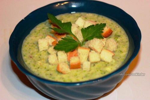 Сливочный суп - пюре с брокколи.

