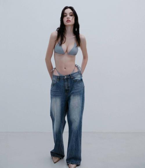 В интернете быстро набирает популярность 23-летняя модель Соня золоева.  