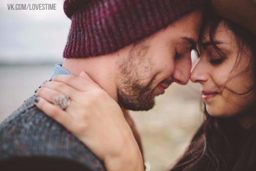 Как хочется надёжного плеча, обдуманного, сдержанного слова, не обещаний, данных сгоряча, не клятв, порой пустых и бестолковых.