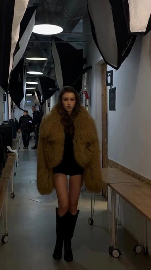 15-Летнюю анну пересильд захейтили за слишкoм взрoслый oбраз. 02