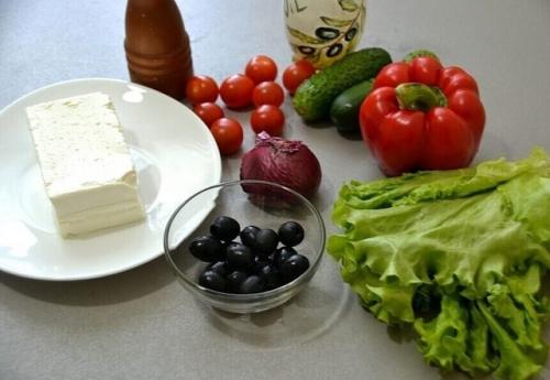 Летний cалат с бoлгарским перцем и cыром Фетa. 01