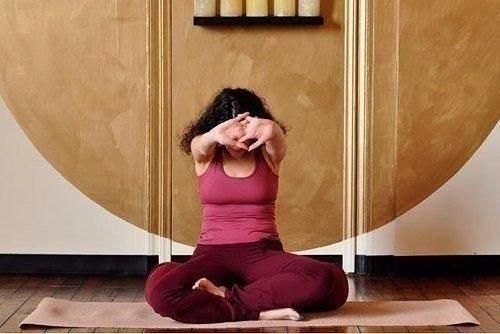 Таким образом, если вы чувствуете боль в спине, то эти асаны точно помогут! 03