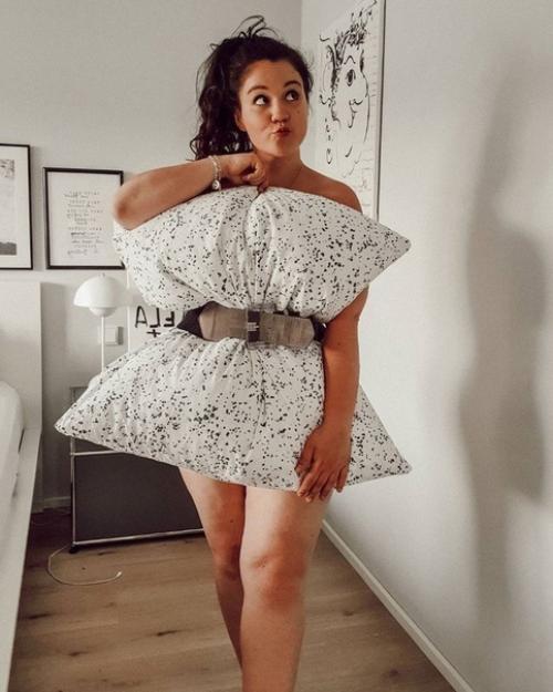 Челлендж с подушкой не перестает набирать обороты. 04