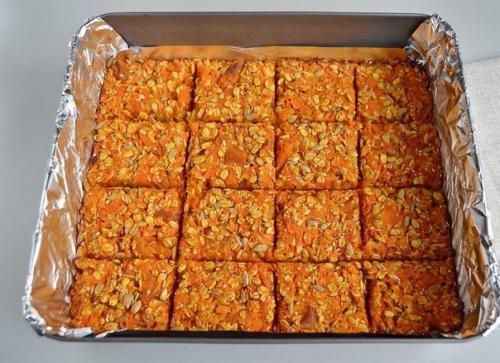 Морковные квадратики с курагой, семечками и овсяными хлопьями? 04 Морковные квадратики с курагой, семечками и овсяными хлопьями? 04