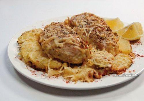 Куриные грудки, запеченные в сливках под сыром.