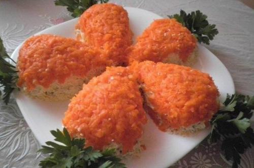 Салат с куриным филе и грибами Морковки. Салат с куриным филе и грибами Морковки.