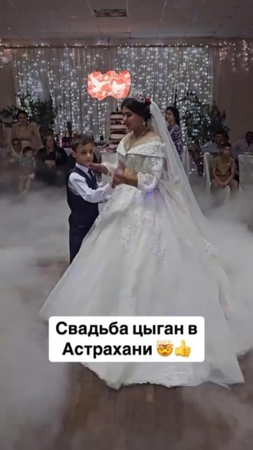 Свадьба по-астрахански: 8-лeтний жeних и 13-лeтняя нeвeста. 01