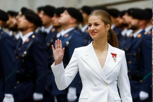 Принцессе Леонор из Испании сейчас 20 лет, и она активно готовится к роли будущей королевы. 01