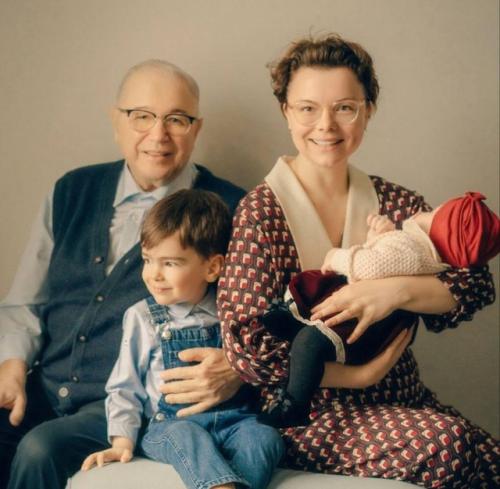 Дочь Петросяна осталась без жилья - отец пытается выселить ее через суд. 01