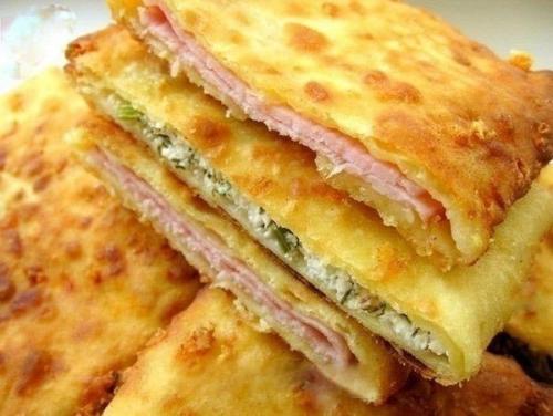 Сырные лепешки с начинкой.

