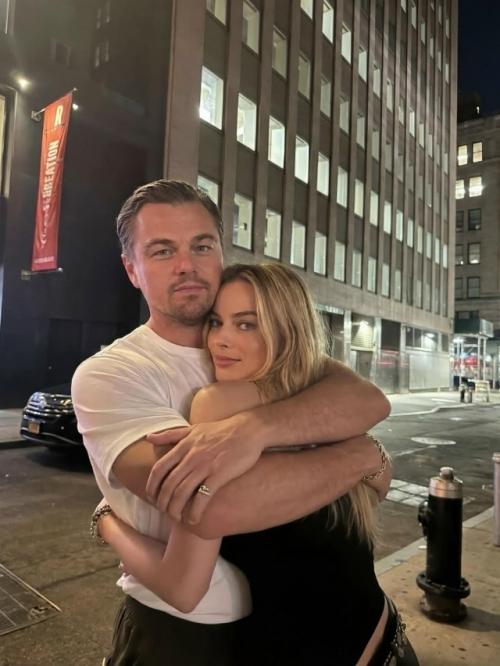 12 лет назад на съёмках фильма волк с уолл - стрит познакомились Леонардо ди каприо и Марго Робби. 04