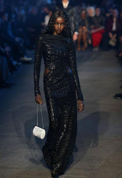 Анок яй - это буквально лучшее, что случилось с новым круизным показом Gucci. 03