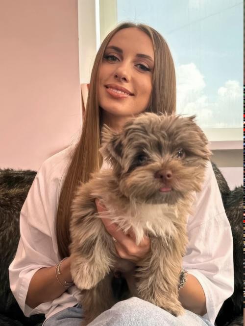 Виктория Складчикова откровенно рассказала со сцены о разводе с состоятельным супругом.
