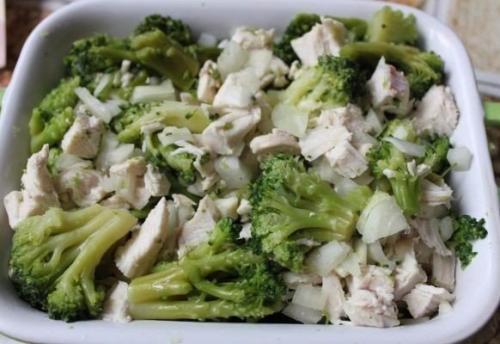 Курица с брокколи, запеченная под сливочным соусом. 05 Курица с брокколи, запеченная под сливочным соусом. 05