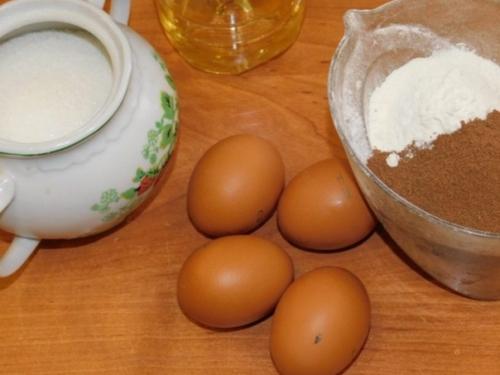 Бисквит в кастрюле.  Ингредиенты: 01