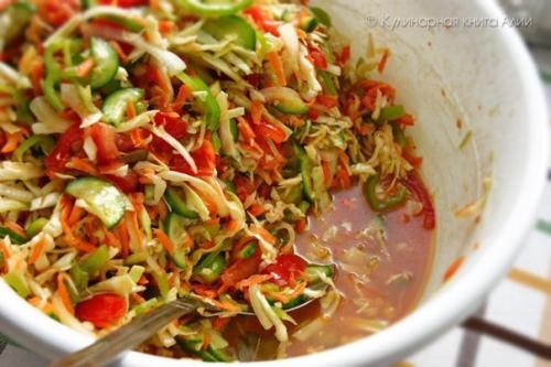 Салат Кубанский.  Так готовит моя мама, наши знакомые и родственники и под таким названием он идет в книге кубанские разносолы. 05