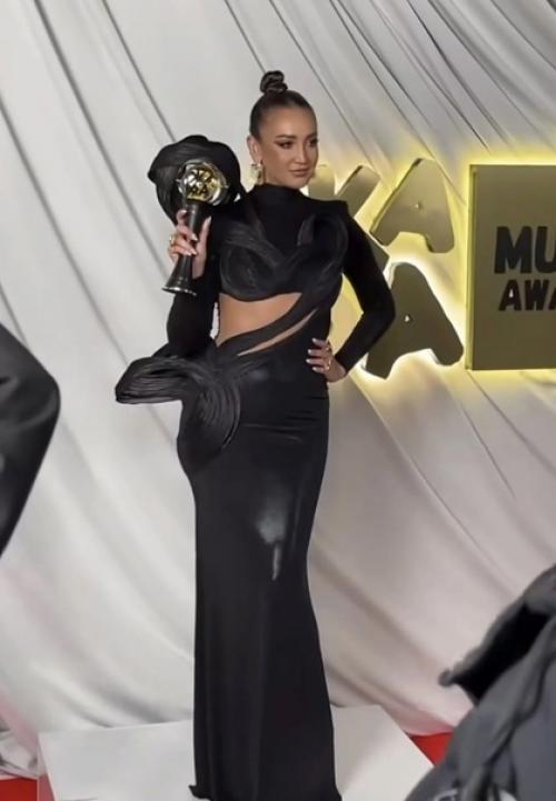 Упал, отжался!  Ольга бузова поотжималась на сцене на Жаре. 01 Упал, отжался!  Ольга бузова поотжималась на сцене на Жаре. 01