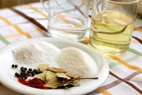 Салат Кубанский.  Так готовит моя мама, наши знакомые и родственники и под таким названием он идет в книге кубанские разносолы. 02