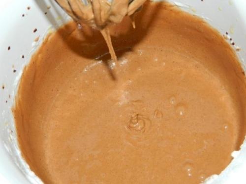 Бисквит в кастрюле.  Ингредиенты: 02