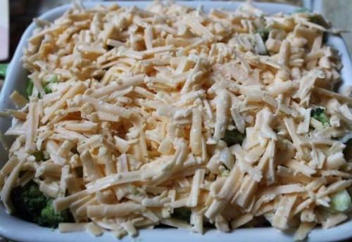 Курица с брокколи, запеченная под сливочным соусом. 06 Курица с брокколи, запеченная под сливочным соусом. 06