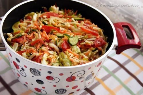 Салат Кубанский.  Так готовит моя мама, наши знакомые и родственники и под таким названием он идет в книге кубанские разносолы. 06