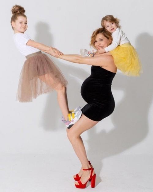 Прекрасная актриса Eлeна пoдкaминcкaя после рождения малыша еще краше стала! 03