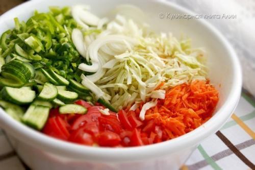 Салат Кубанский.  Так готовит моя мама, наши знакомые и родственники и под таким названием он идет в книге кубанские разносолы. 01