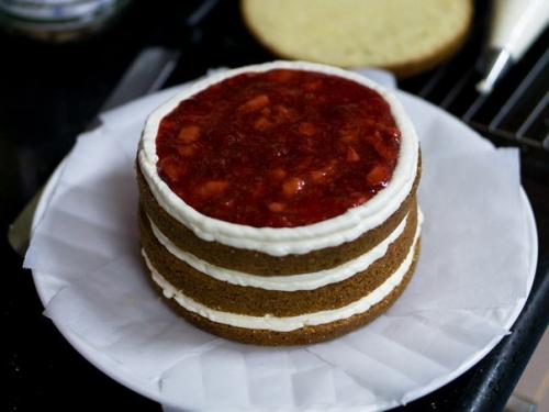 Миндальный торт с клубникой. 04 Миндальный торт с клубникой. 04