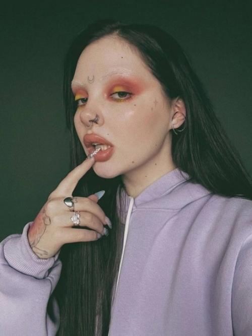 Блогерша Даша Каплан столкнулась с серьезными проблемами после операции по удалению части желудка. 02