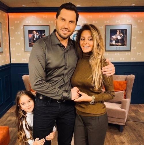 Александр ревва и его жена раньше и сейчас. 06