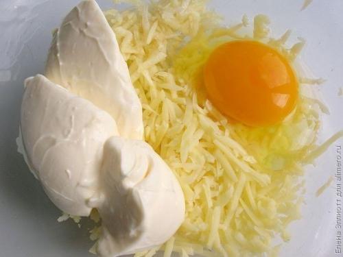 Запеканка из тертого картофеля с сыром и чесноком. 04