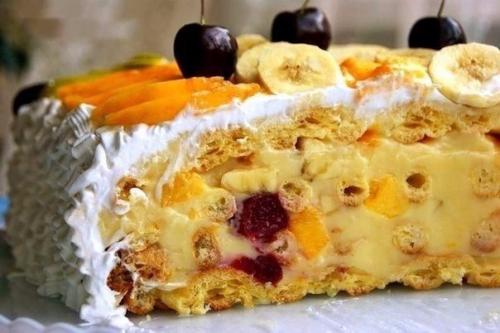 Торт тропиканкав. 

Это торт из коржей из заварного теста и перемазанных заварным кремом с фруктами, сверху фрукты залитые желе. 

